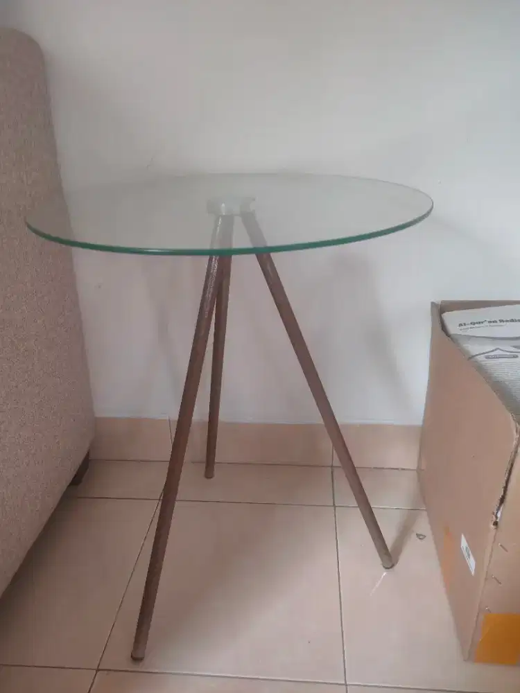Meja kaca bulat cocok u pajangan ruang tamu Jual Cepat