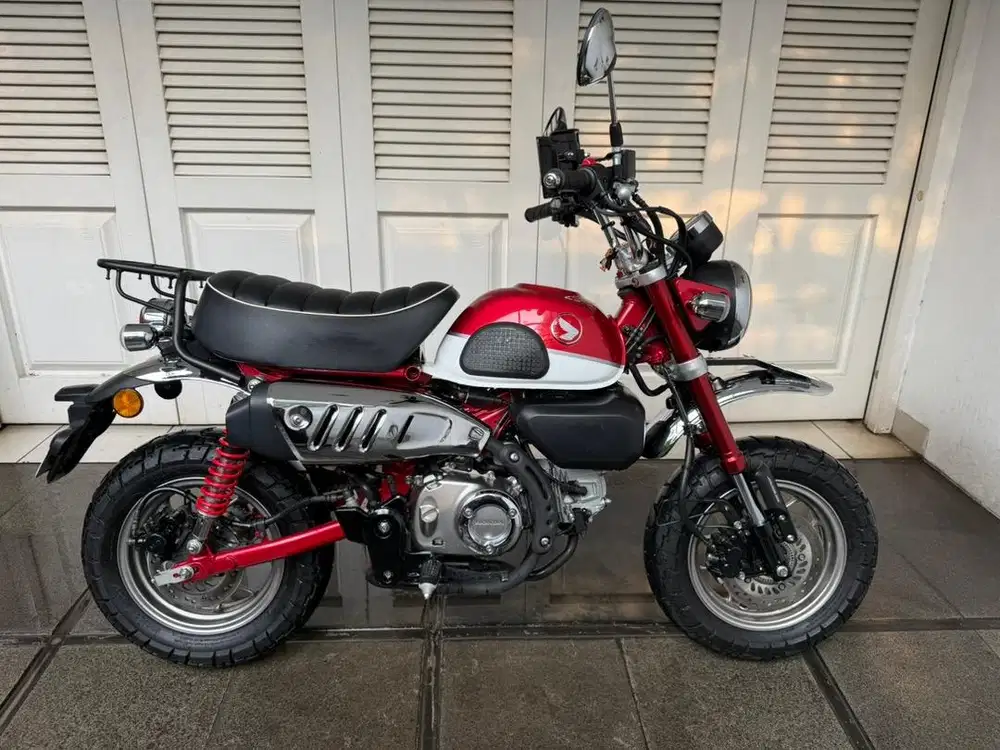 Honda Monkey Z125 Pearl Nebula Red 2021