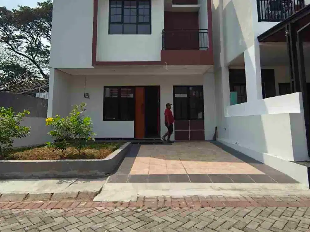 Rumah 2 lantai dekat dengan LRT Ciracas Jakarta Timur