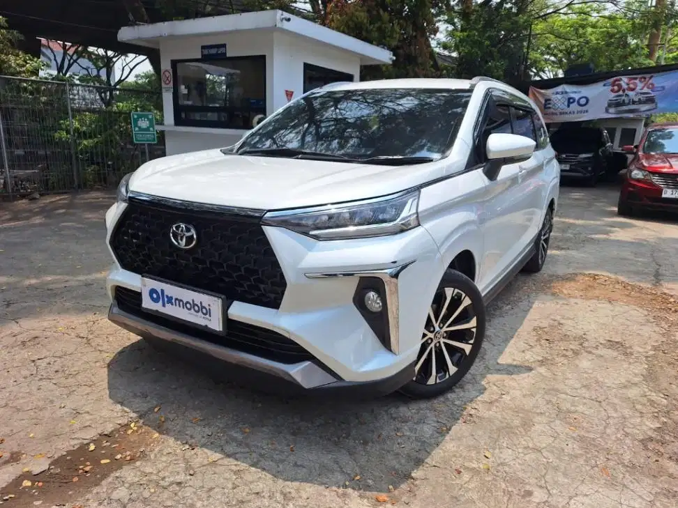 LOW DP Toyota Avanza 1.5 Veloz Bensin-MT 2022 5NB