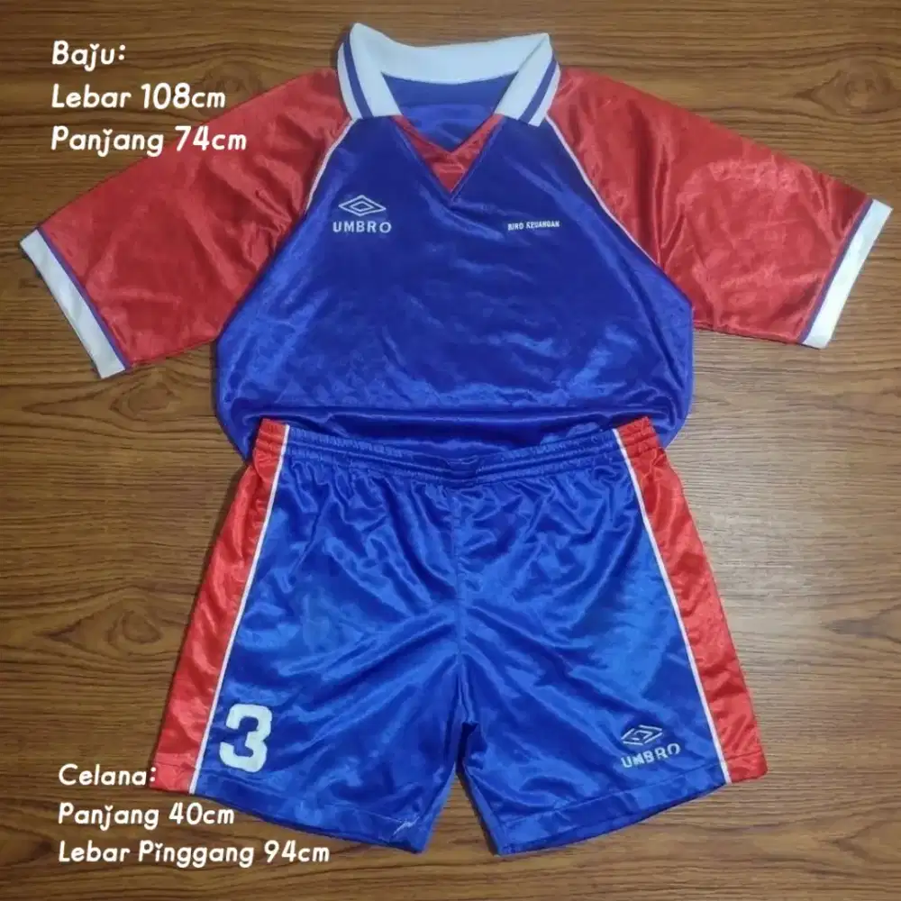 Like New Set Jersey Baju Bola Bahan Premium Biru Merah Umbro No.3