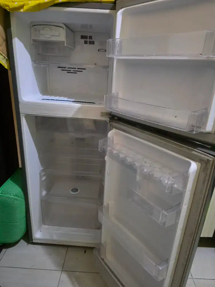 Lemari Es / Kulkas 2 pintu LG