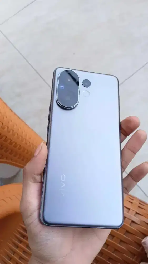 Vivo v60 5G [12/256] HP + Charger Original Masih Garansi
