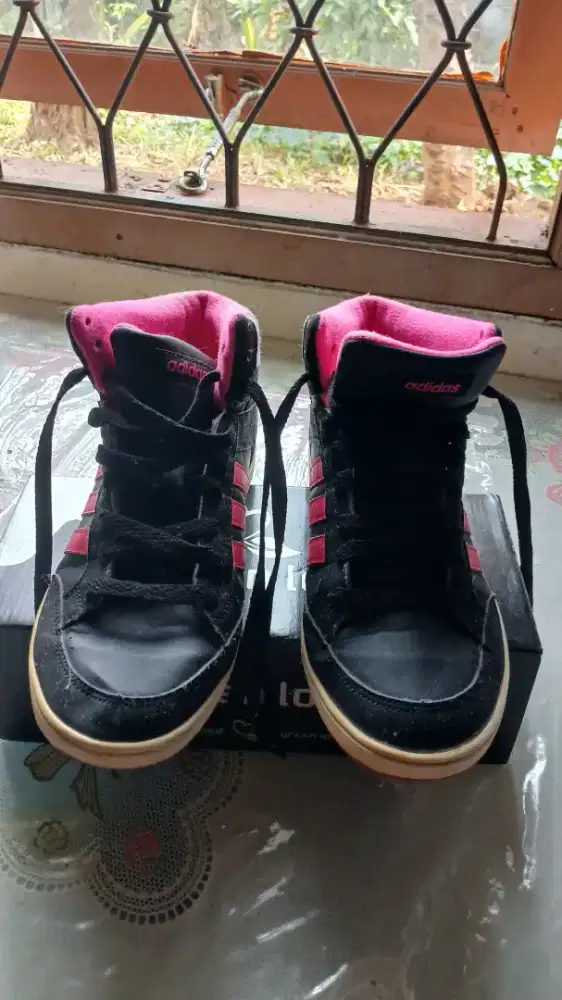 Sepatu merk Adidas ori