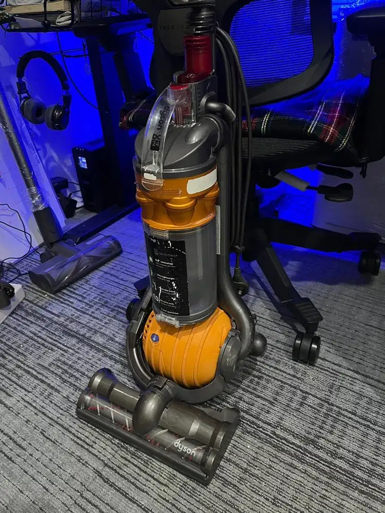 Vqcuum upright dyson