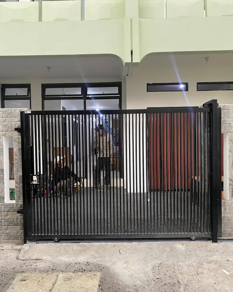 Pintu pagar dorong minimalis