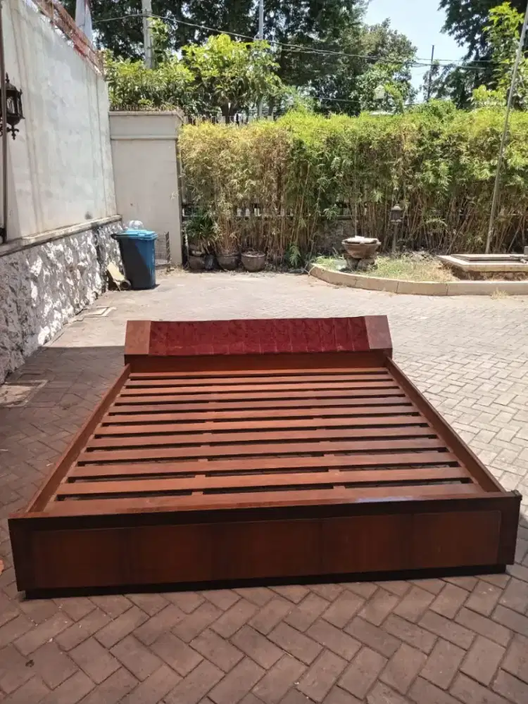 Ranjang kayu jati