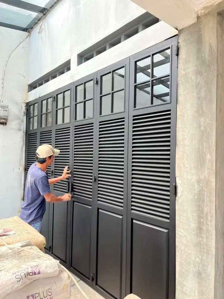 Pintu garansi plat besi