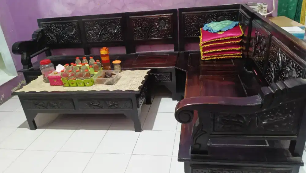 Kursi ruang tamu