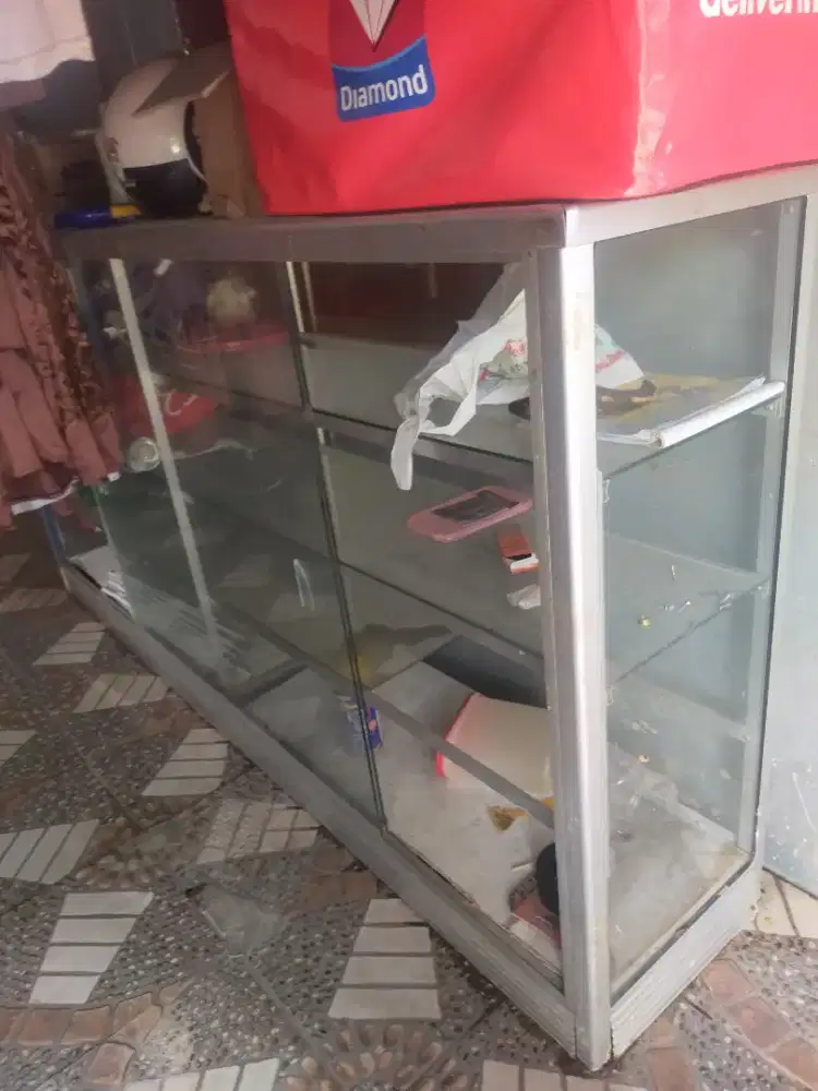 Di jual cepat etalase bekas
