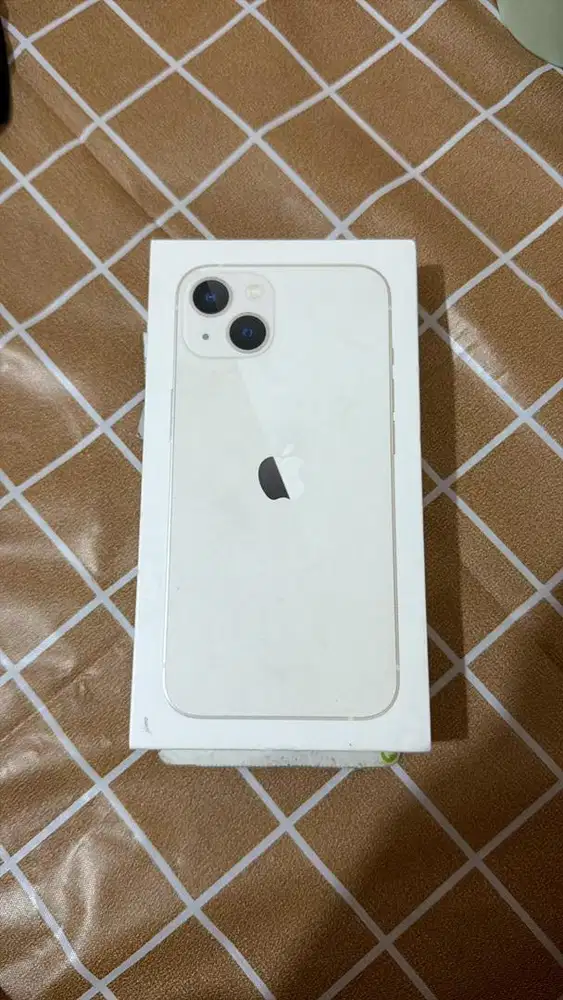 DIJUAL! Iphone 13 Silver + kabel + adapter charger