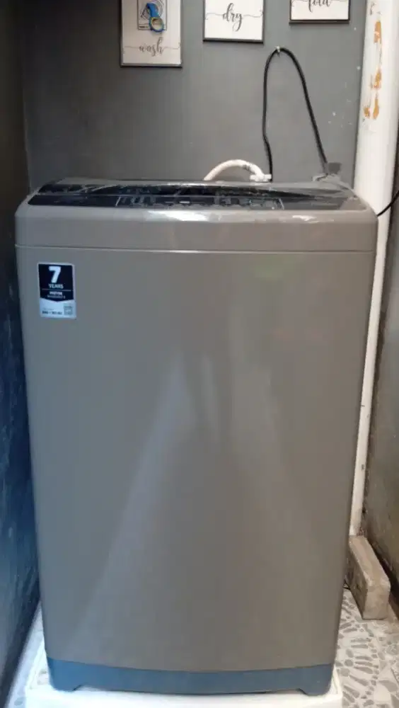 Di jual mesin cuci 1 tabung AQUA 7 kg