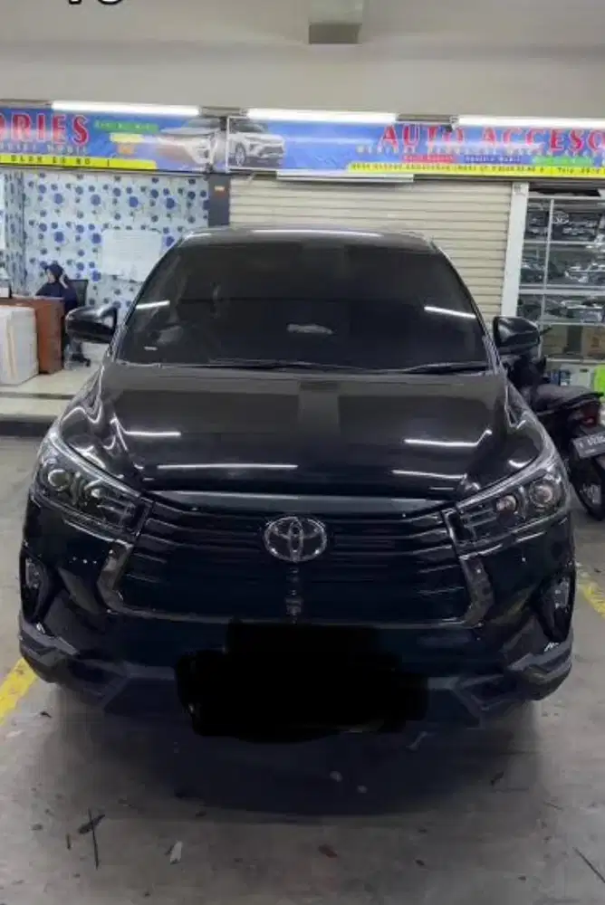 (DP 25jt) TOYOTA INNOVA VENTURER MATIC AT DIESEL 2018 HITAM