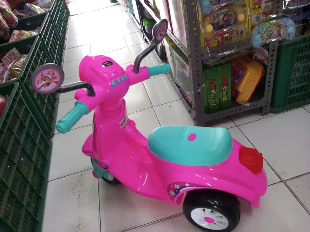 Mainan Anak Vespa Naik Musik