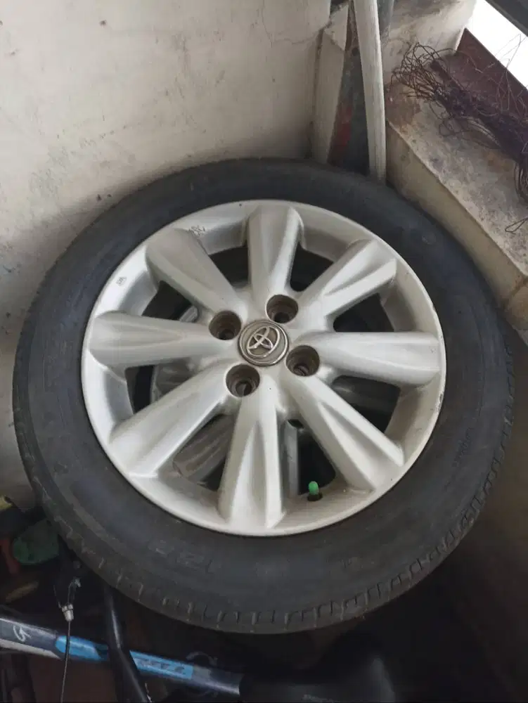Jual Velg Yaris + Ban Baut 4 Ring 15