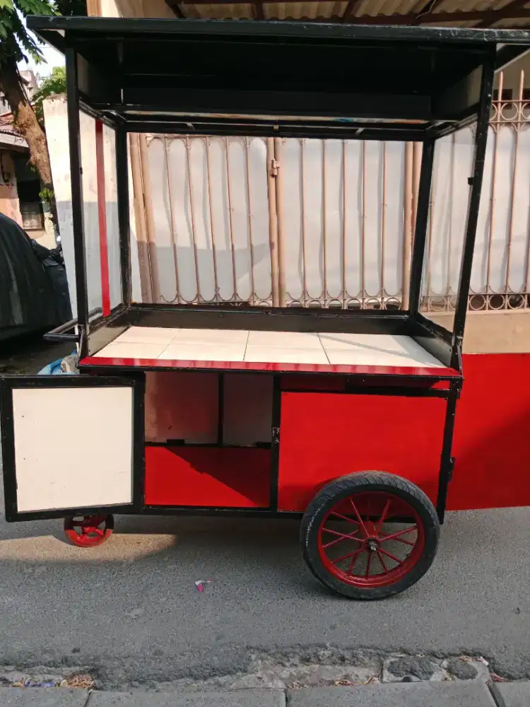 Gerobak alumunium bekas gorengan ( nego tipis  )