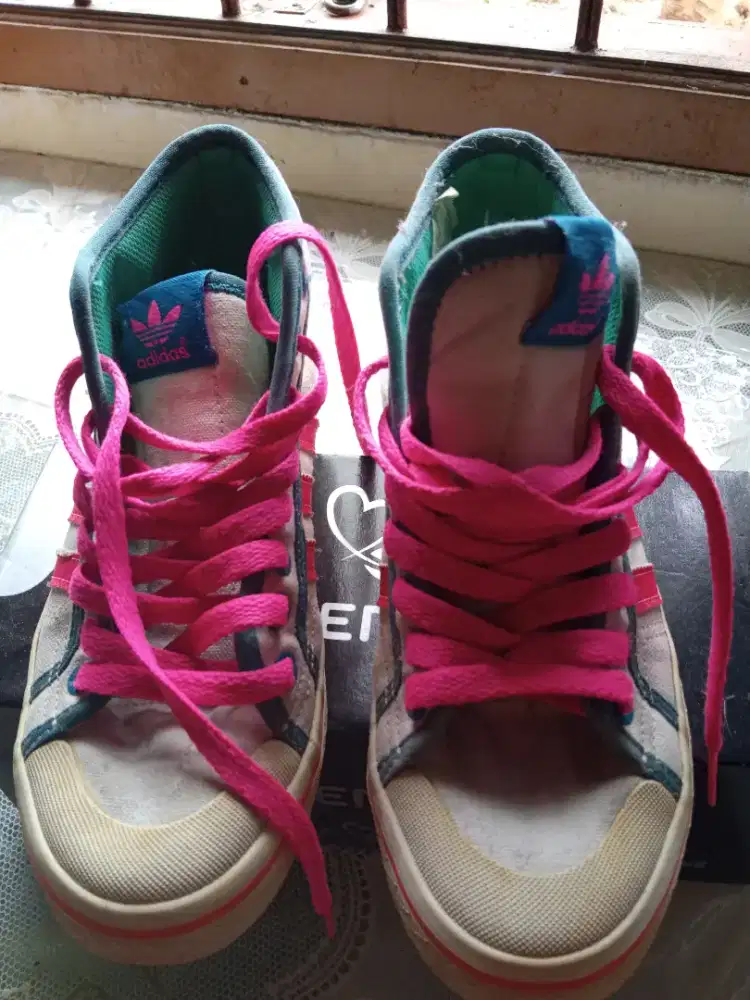 Sepatu merk Adidas Limited Edition