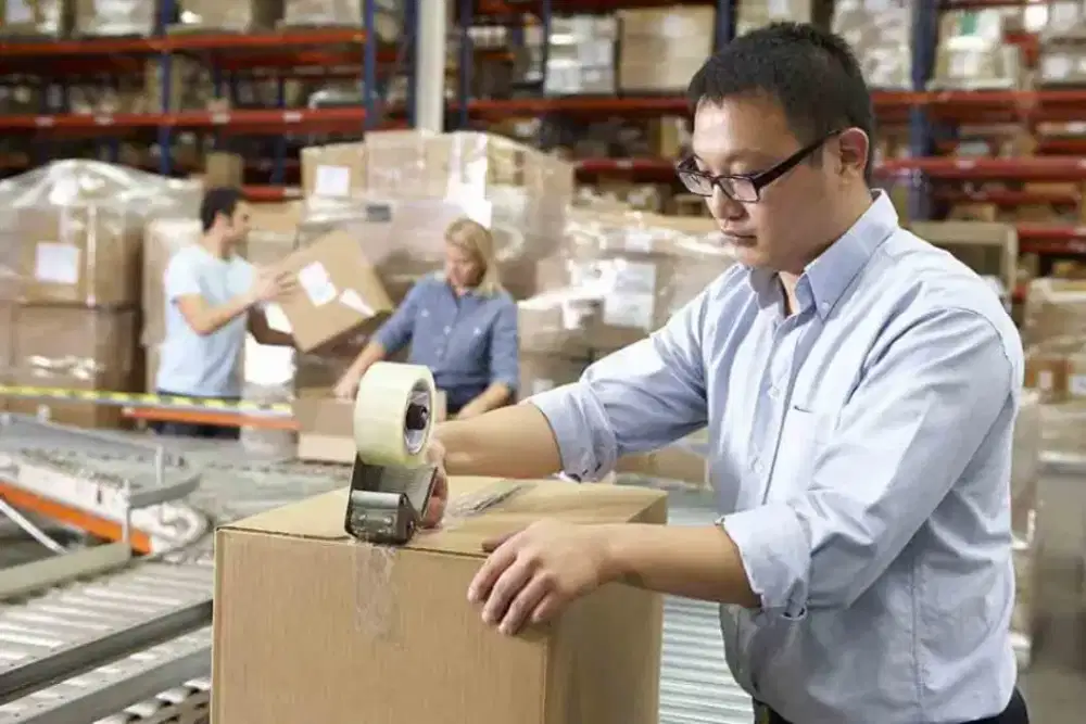 Operator packing dan warehouse