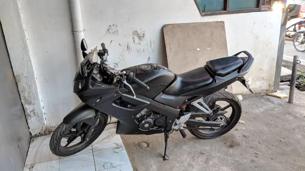Honda CBR 2010 old asesoris ganteng maksimal