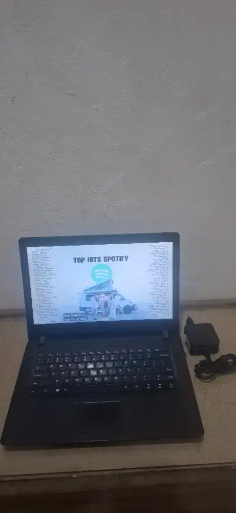 Lenovo murah meriah cuma ratusan ribu udah model slim dan tipis