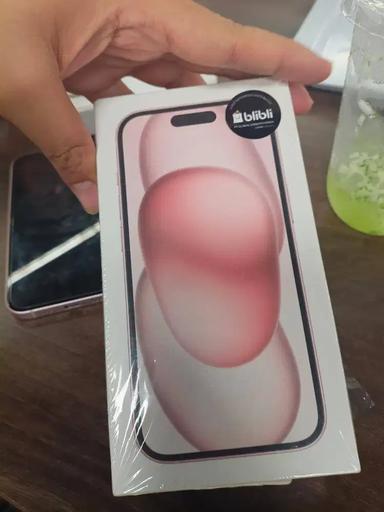 Dijual Cepat *iPhone 15 128 GB Pink — Garansi Blibli, Mulus No Minus*