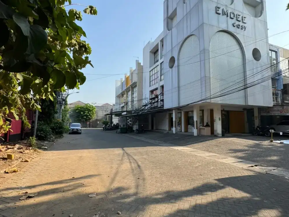 Ruko Manyar Garden Regency tembus jalan raya Semolowaru, dimensi 4,5x17 meter bangunan 3 lantai