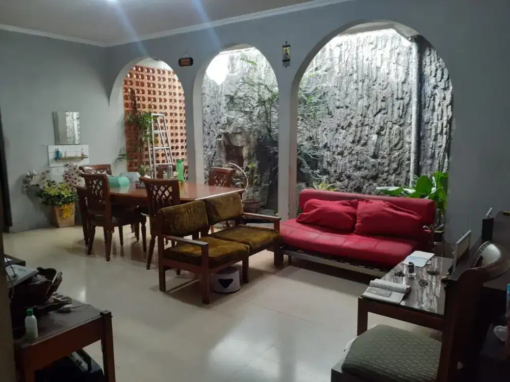 Dijual Rumah HOOK Pinggir Jalan cocok untuk Usahan