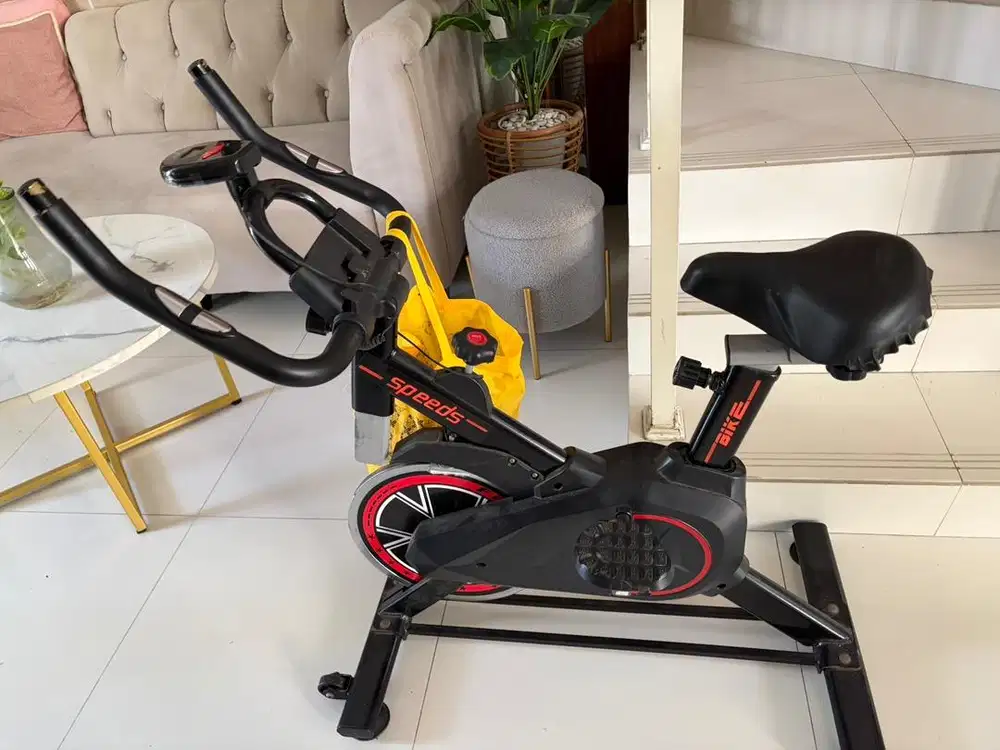 Sepeda statis gym olahraga