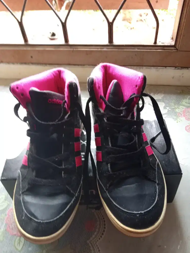Sepatu Adidas modus cantik