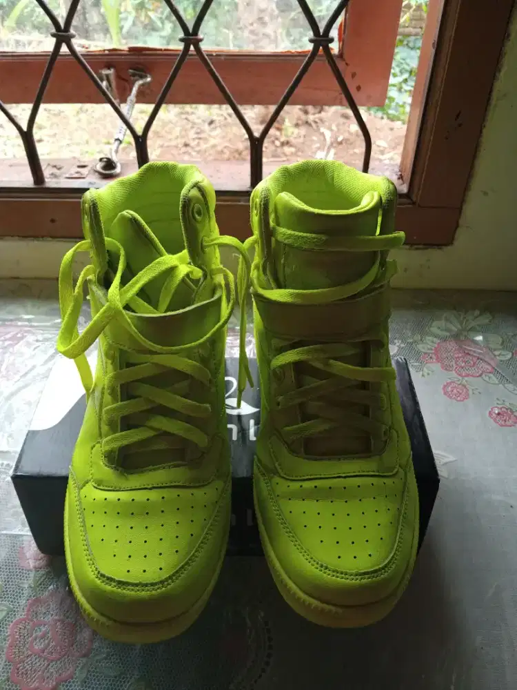 Sepatu zumba hijau stabilo