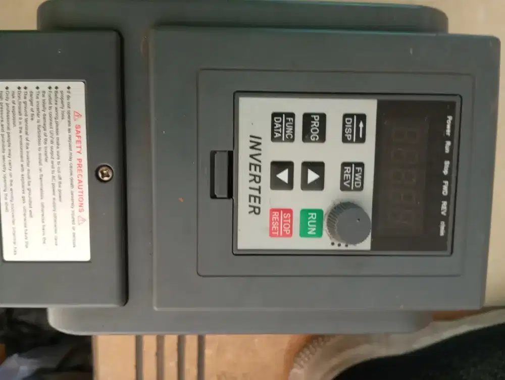 Inverter output 3 phase 380v vfd at4 1.5 kw