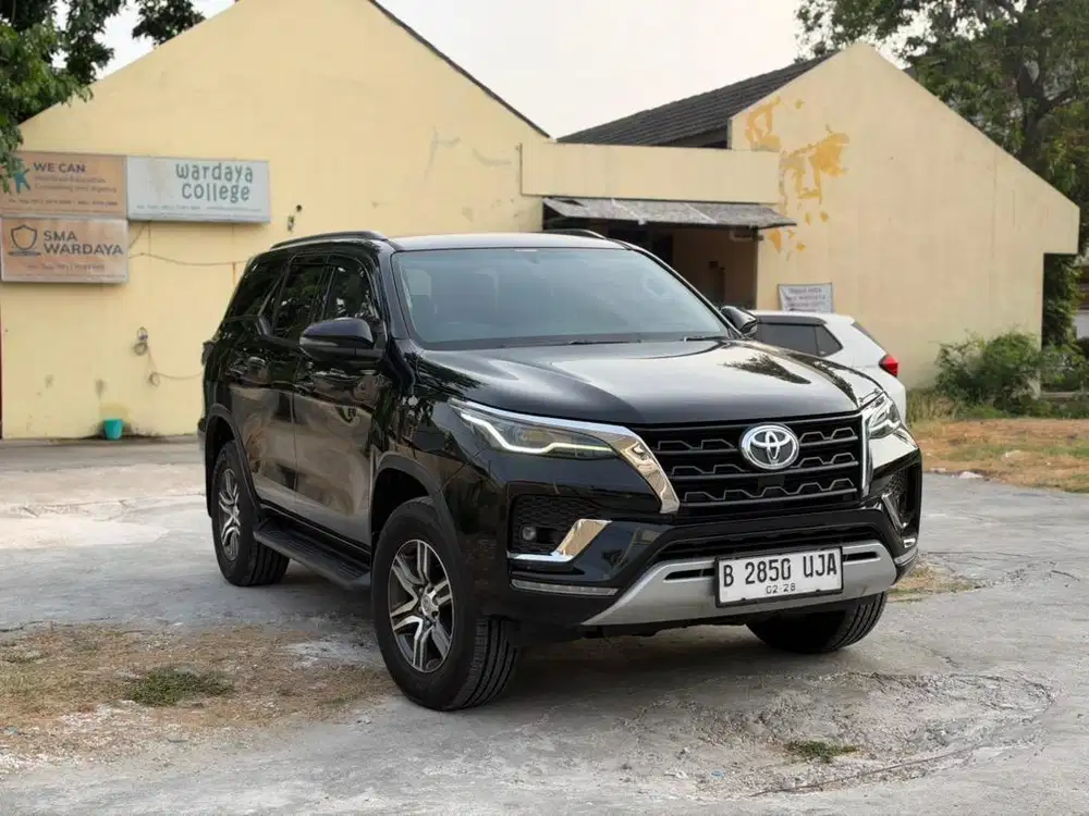 Toyota Fortuner 2.4 G A/T 2023 Hitam Km83rb Record Pajak2/27