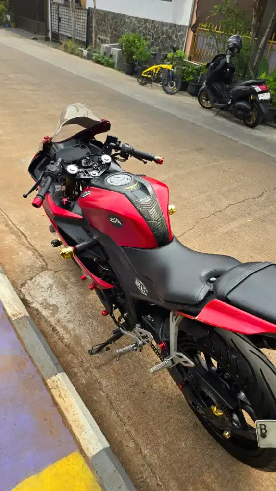 Dijual Yamaha R15 tahun 2017