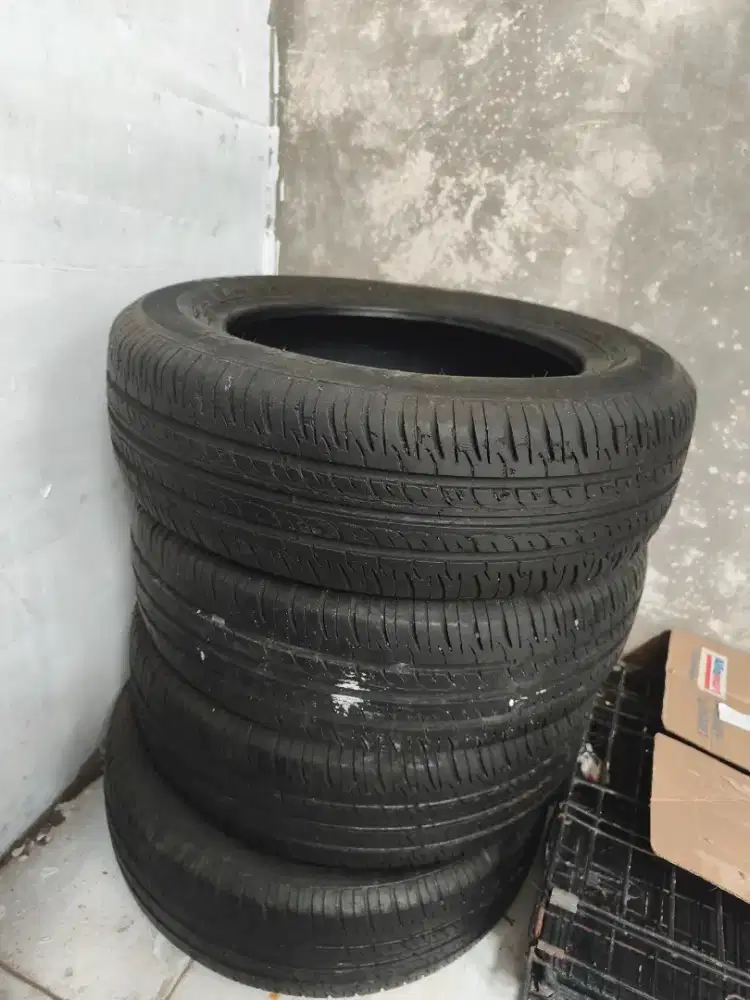 Ban Mobil 175/65 R14