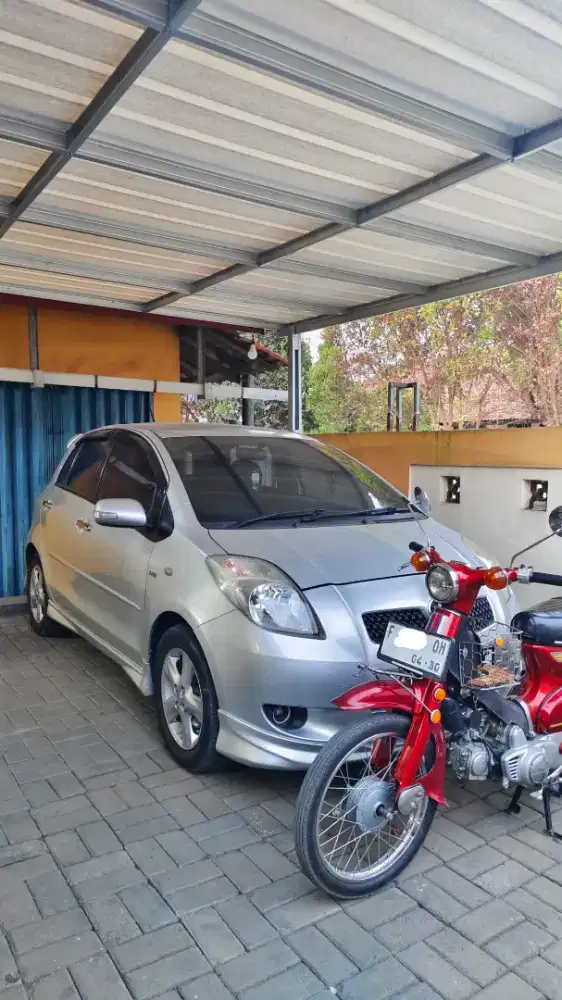 Toyota Yaris S silver metalik