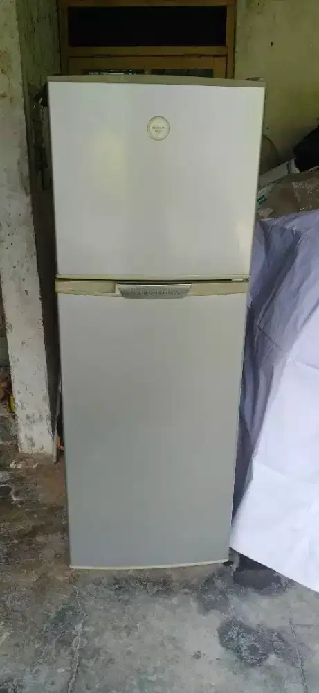 Kolkas 2 pintu electrolux bekas