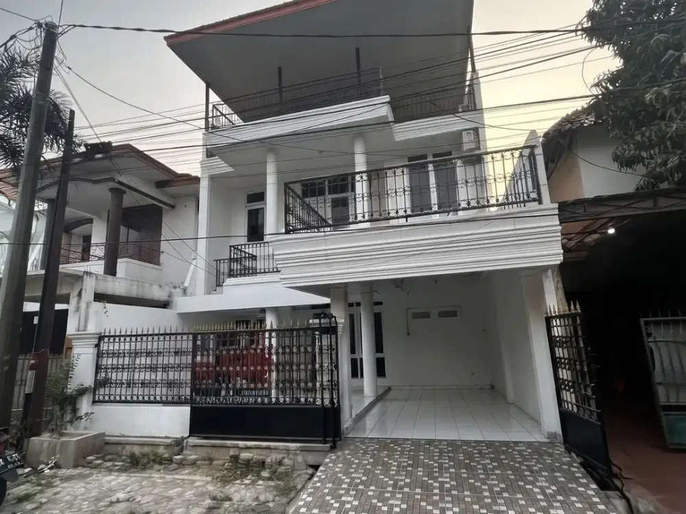 Rumah 3 Lt Strategis 6 Menit ke Pintu Tol Pulo Gebang Hadap Timur J-58601