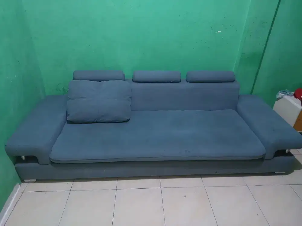 Sofa panjang abu abu