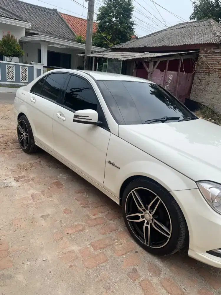 Mercedez Benz C200 1.8 CGI AT Facelift.