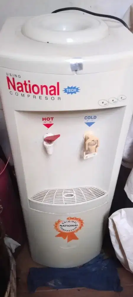 DISPENSER MERK NATIONAL PANAS DINGIN KADANG NORMAL KADANG BOCOR