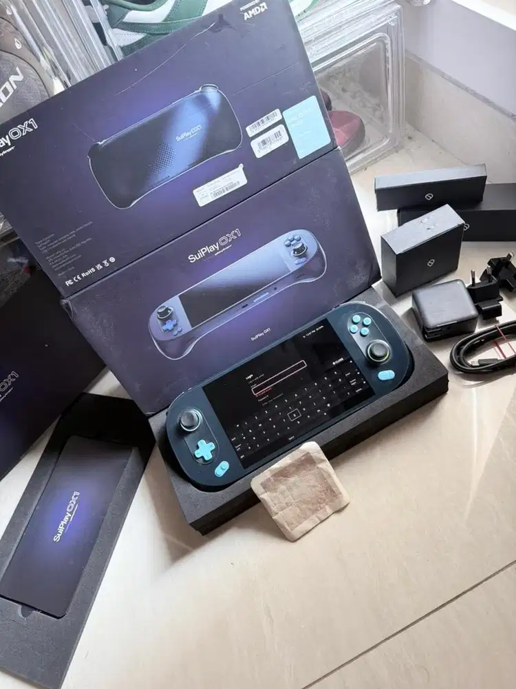 SuiPlay 0X1 Ryzen 7 7840U 512GB / 16GB Base Ayaneo 2S Not ROG ALLY