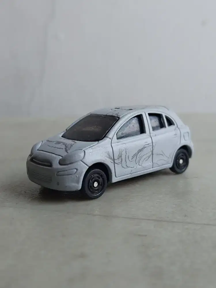 Tomica Nissan March 2010 Takara Tomy Loose Repaint Diecast Mainan JUNK