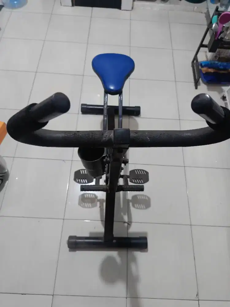2 alat olahraga treadmill manual dan alat kardio