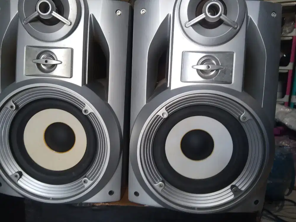 LG silver speaker 6 in 100 watts, full ori, box utuh