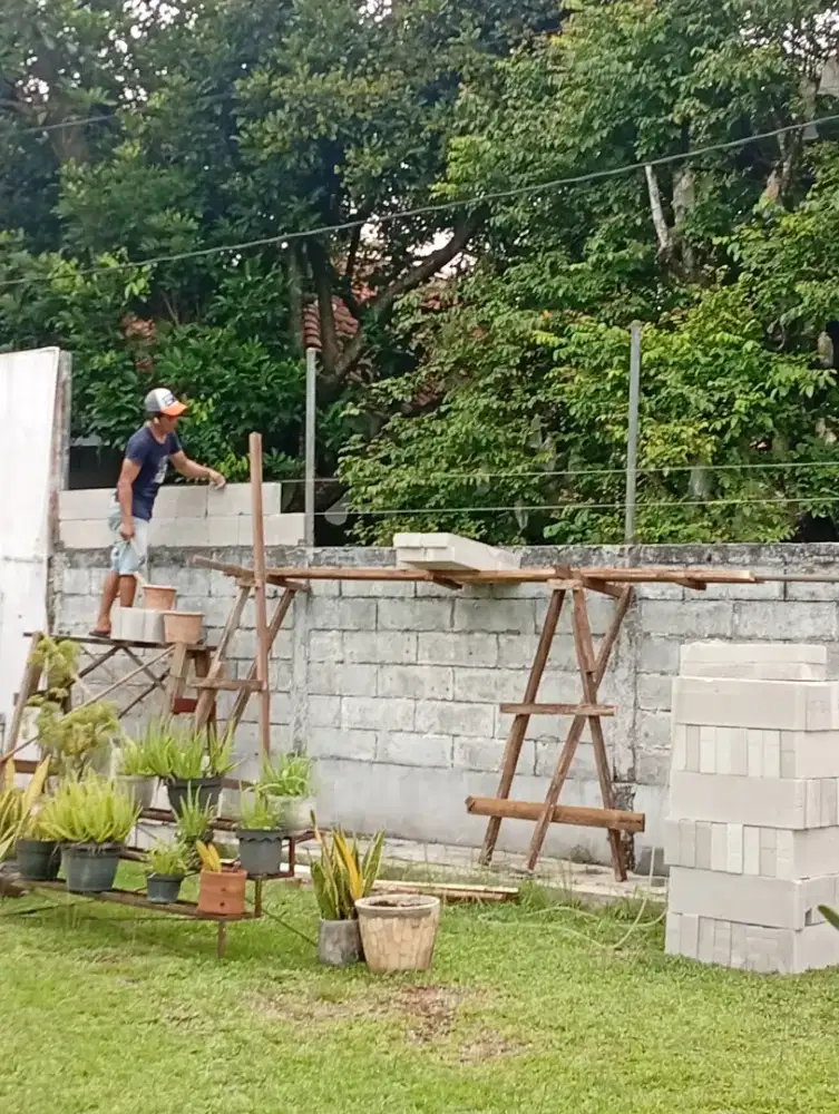 Tukang harian ataupun borongan murah