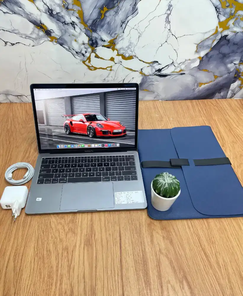 Macbook Pro retina 13 inci 2017