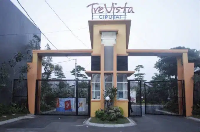 Rumah cantik lokasi strategis depan exit Tol Pamulang