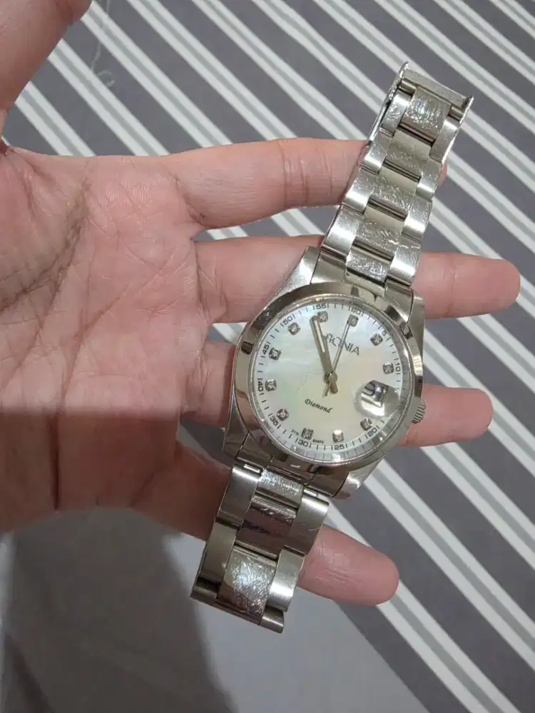 Di jual tanpa perantara jam masih mulus
