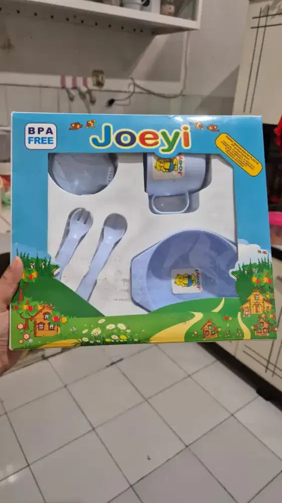 Alat makan bayi