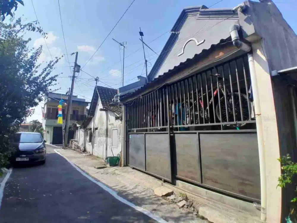 Rumah Minimalis Sederhana Terawat dekat sekali ke UNS dan Kampus ISI Jebres Solo